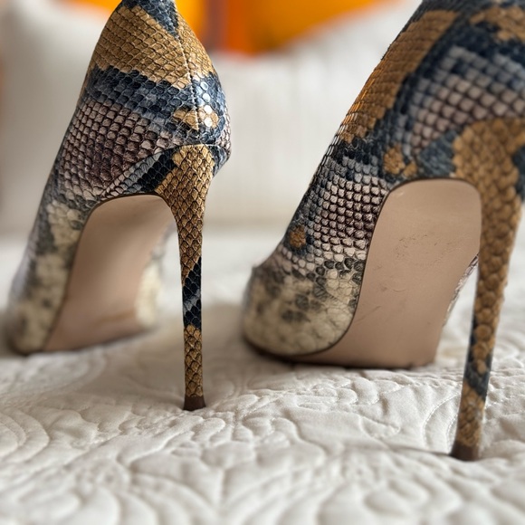 Steve Madden heels size 6 1/2 only worn a few times - Picture 2 of 4